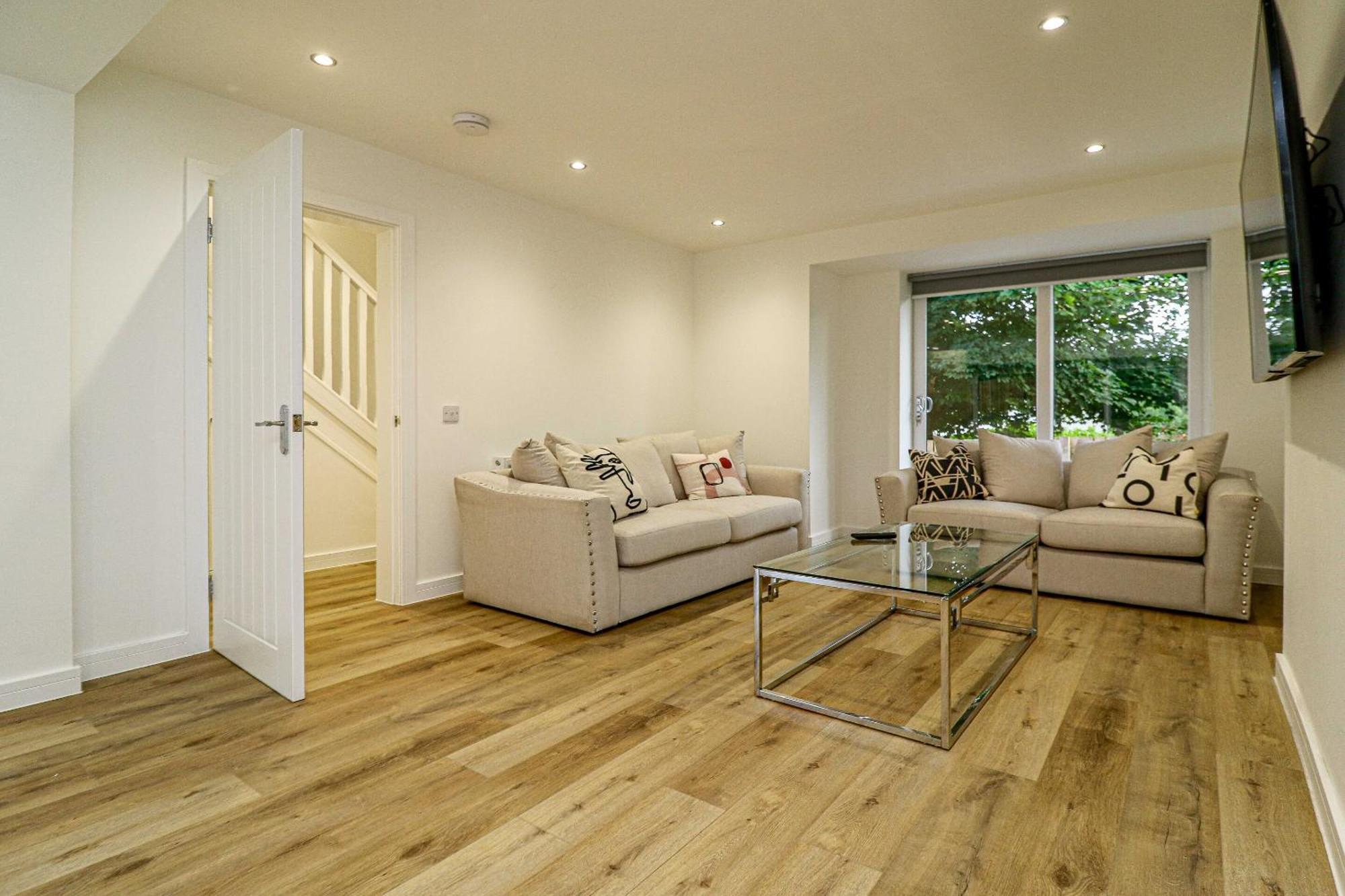 Wyndford Riverside House Глазгоу Екстериор снимка