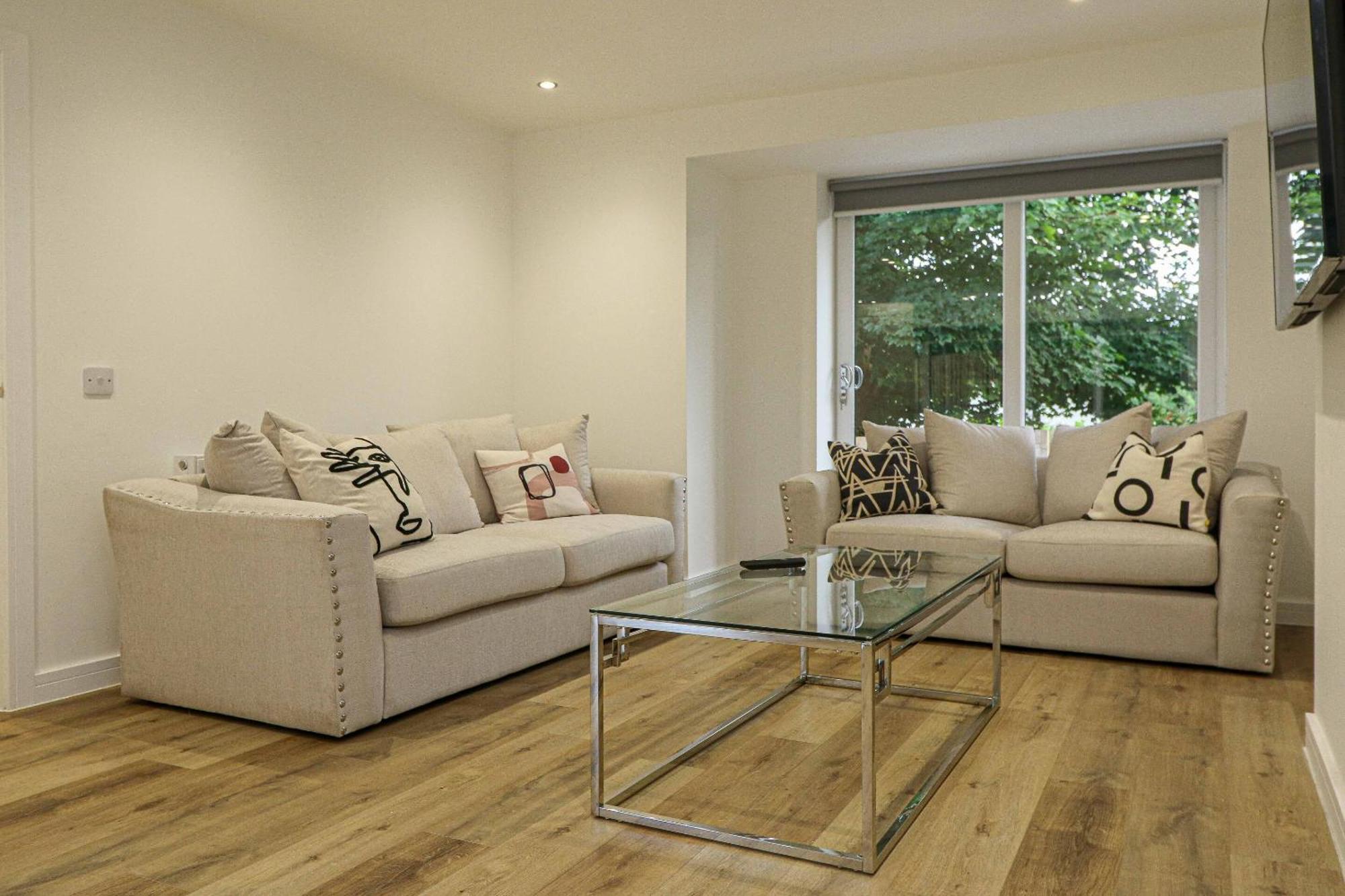 Wyndford Riverside House Глазгоу Екстериор снимка