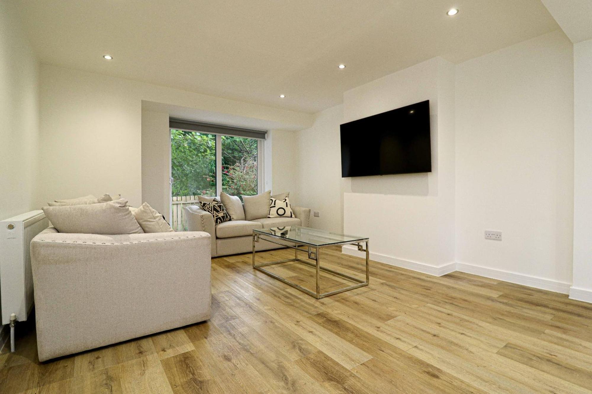 Wyndford Riverside House Глазгоу Екстериор снимка